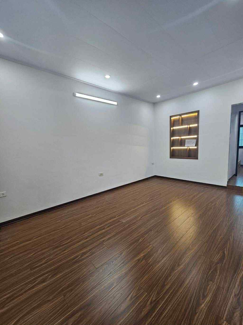 Bán nhà Láng Hạ, mặt phố, 2 phòng ngủ đầy đủ tiện nghi, 58m2, hơn 3 tỷ